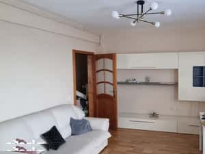 Închiriez apartament zona Turnisor, etaj 2 , loc  de parcare propriu — miniatura 3