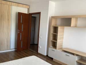 Vand apartament 2 camere bloc nou — miniatura 2