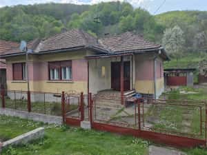 Casa cu teren generos in zona turistica de munte ,Nadrag,Timis — miniatura 2