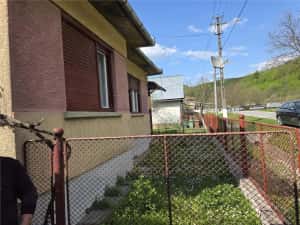Casa cu teren generos in zona turistica de munte ,Nadrag,Timis — miniatura 3