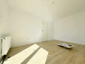 Apartament 3 camere, 8 locuri de parcare, decomandat,55mp utili -Giroc — miniatura 4