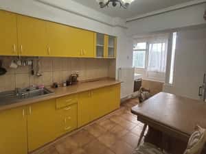 Apartament de închiriat, 3 camere, central — miniatura 3