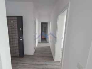 Apartament cu 3 camere, etaj 1, bloc nou, parcare, Centru — miniatura 6