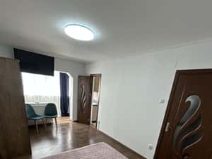 Închiriez garsonieră Tractorul Brasov — miniatura 4