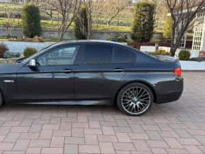 BMW M550i F10 2010 cititi anuntul — miniatura 3