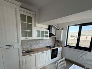 Închiriez ap 2 camere Novum Invest, bucătărie închisă, loc de parcare — miniatura 1