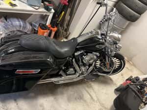 Harley-Davidson Road King 2009 | Custom Chicano Bagger | 1584cc | 21” Spoke | Cobra Fishtail — miniatura 9