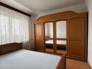 Pantelimon / vis a vis de Bis Capra / 2 bai / — miniatura 1