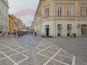 Apartament 3 camere si două băi, Str Republicii, Centrul Istoric — miniatura 1