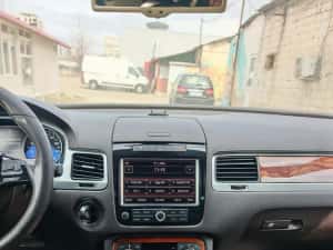 VW Touareg 2011 AVARIAT — miniatura 8