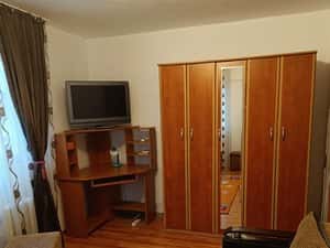 Inchiriez garsoniera confort 1,decomandata 32 mp,etaj 2,1100 lei — miniatura 4