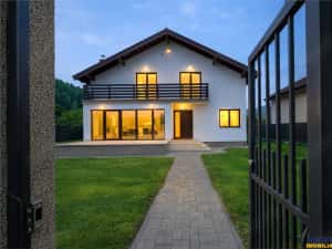 In apreciata prezentare, pe calitativ certificat, Harman, Brasov