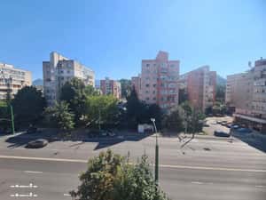 Cartierul Scriitorilor-strada Zizinului,2 balcoane,decomandat.