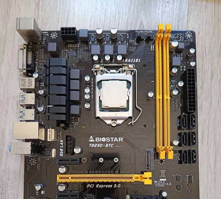 Placă bază biostar tb250-btc + Celeron G3900 + cooler — fotografie 1 din 4