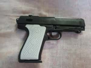 Pistol cu bile de jucarie