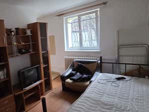 Vând apartament 2 camere la preț de garsonieră! — miniatura 1