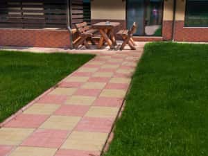 Fabrica de pavaje, pavele, dale, borduri, pentru gradina. Montaj pavaj