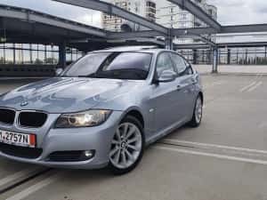 BMW seria 3/320/177cp/facelift/trapă/Car-Play/navigație/bi-xenon/Germania