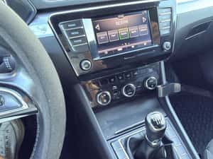 Skoda Superb Berlina Manuală 149 HP Diesel — miniatura 4