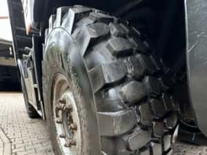 Mercedes-Benz Unimog echipat cu lama de zăpadă si sararita — miniatura 4