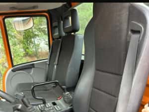 Mercedes-Benz Unimog echipat cu lama de zăpadă si sararita — miniatura 5