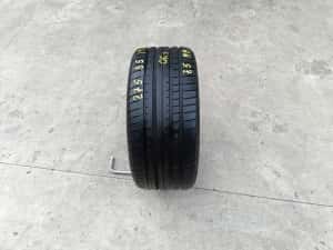O anvelopa de vara 275 35 19 goodyear asymmetric 3 run flat cu 7,5 mm
