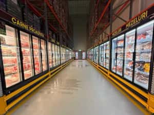 Construim vitrine frigorifice verticale pentru bauturi.