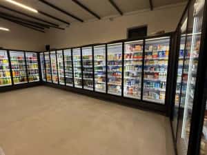 Construim vitrine frigorifice verticale pentru bauturi. — miniatura 3