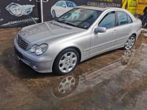 Dezmembrez mercede c lass w203 c180 kocmpresor/bara fata w203/far w203 — miniatura 9