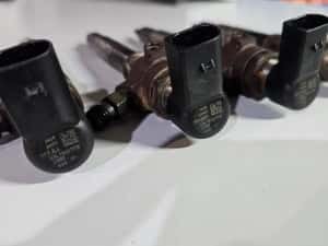 Injector 1.6TDI Cay / Cayc 03L 130 277 B Volkswagen Skoda — miniatura 10