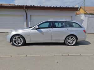 Mercedes-Benz C220 - 2010 — miniatura 3
