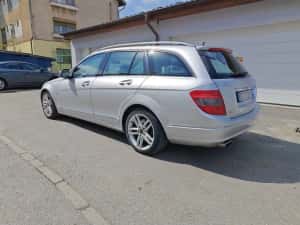 Mercedes-Benz C220 - 2010 — miniatura 5