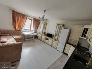 Apartament în vila-3 camere, 2 bai/ curte și parcare — miniatura 1