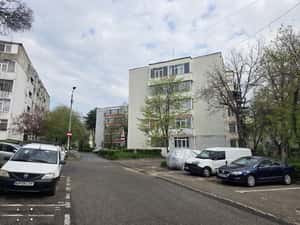 Vand apartament 2 camere semidecomandat Trivale I — miniatura 2