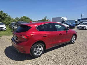 Ford Focus Hatchback 2021 - 12.650 EUR — miniatura 3