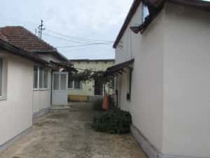 vând casă compusă din 3 clădiri amenajate mobilate Deva Cristur — miniatura 6