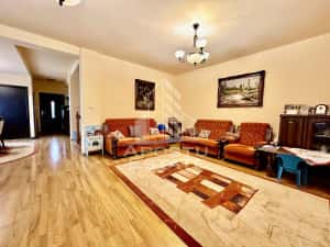 Duplex cu 4 camere situat la asfalt, in zona Planetelor — miniatura 2