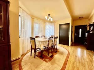 Duplex cu 4 camere situat la asfalt, in zona Planetelor — miniatura 3