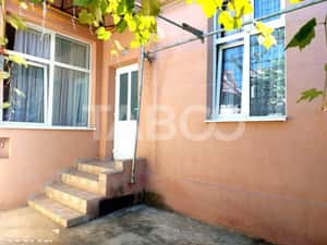 Apartament la casa 52 mp 2 camere terasa pivnita central Cisnadie — miniatura 3