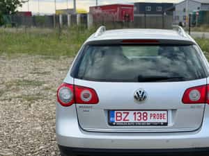 Volkswagen Passat Highline Automată 140 HP Diesel — miniatura 3