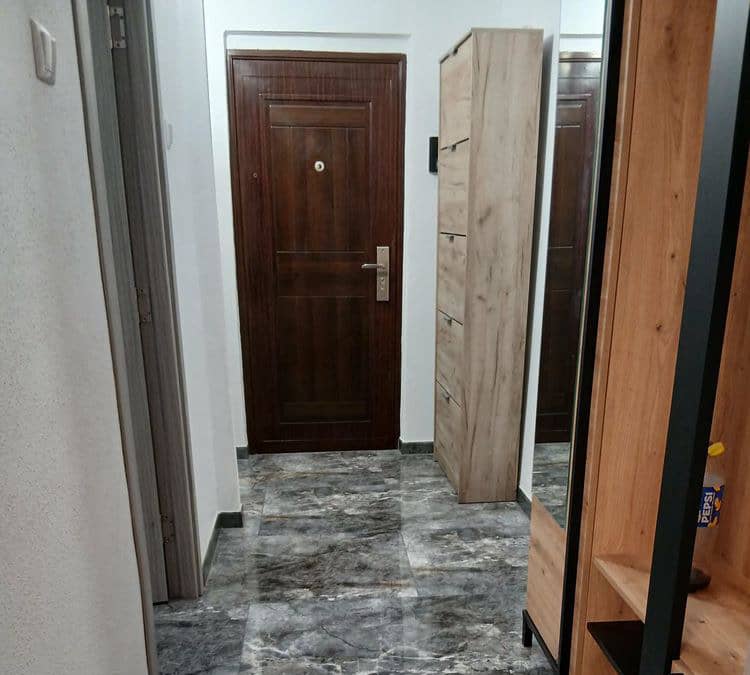 Apartament cu 2 camere, parter, aproape de facilități — fotografie 1 din 6