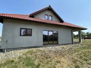 Vand vila noua Livada-Sanleani,st.840 mp,sc.130 mp,situat pe 2 strazi