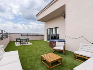 Penthouse terasa jacuzzi privat ps5 tineretului unirii — miniatura 2