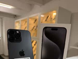  iPhone 15 Pro Max black 256 gb ! •Garantie 2 ani•+ cadou — miniatura 5