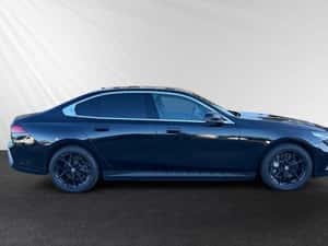 BMW 550 plug-in hybrid, 68.192 EUR, București — miniatura 2