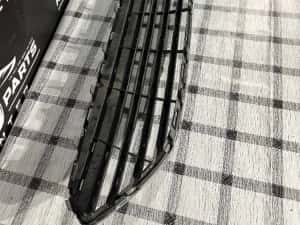 Grila centrala bara fata Ford Fiesta 2013/2014/2015/2016/2017 — miniatura 4