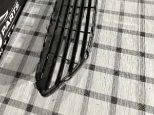 Grila centrala bara fata Ford Fiesta 2013/2014/2015/2016/2017 — miniatura 8