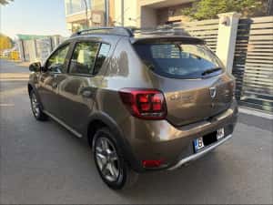 Dacia sandero stepway  an 2019 benzina 09 cutie automata — miniatura 3