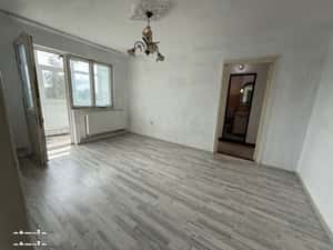 De vânzare apartament 2 camere etaj intermediar 42mp — miniatura 3