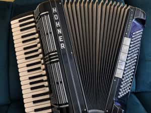 Acordeon Hohner Morino IV N 2+2 de 120 bași!! — miniatura 2